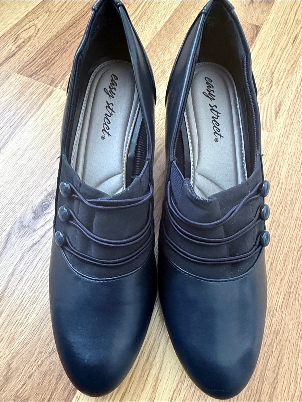 easy street Black Women's Slip-On Loafers with Button Detail Size 10